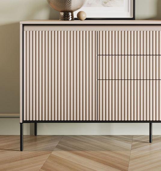 Kommode mit drei Schubladen und gerifflete Front FLORE Beige