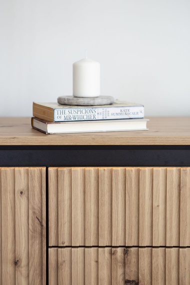 Kommode mit 4 Türen unf LED-Beleuchtung FLORE 193x40x83 cm) , 