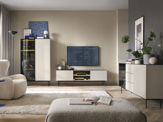 TV-Schrank Kaschmir mit Metallfüßen und gerillter Front OMBIS