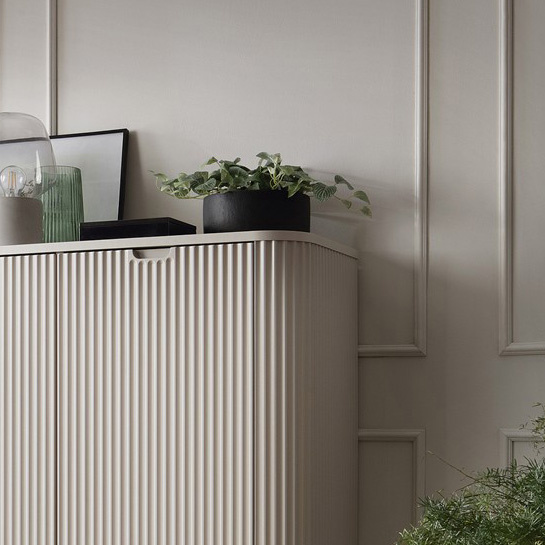 Highboard mit Lamellen auf hohen Beinen CARLO Kaschmir