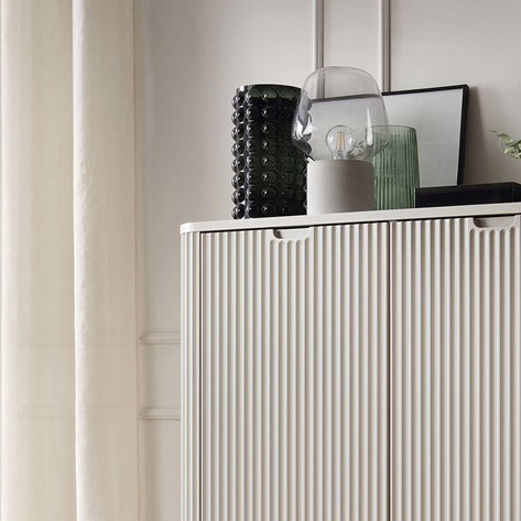 Highboard mit Lamellen auf hohen Beinen CARLO Kaschmir