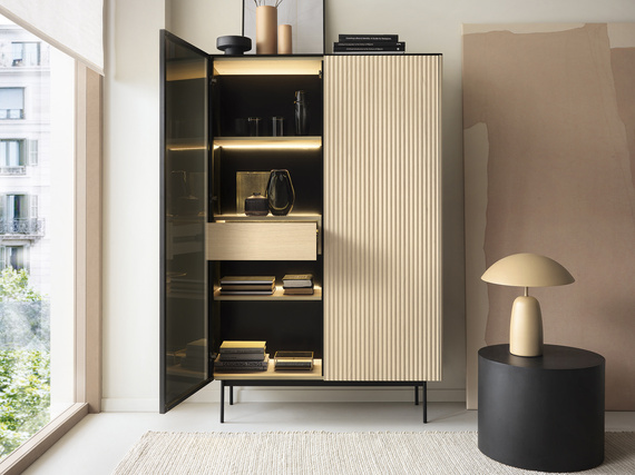 Vitrine Eiche Vincenza mit Schublade gehärtetes Glas Metallfüße OMBIS